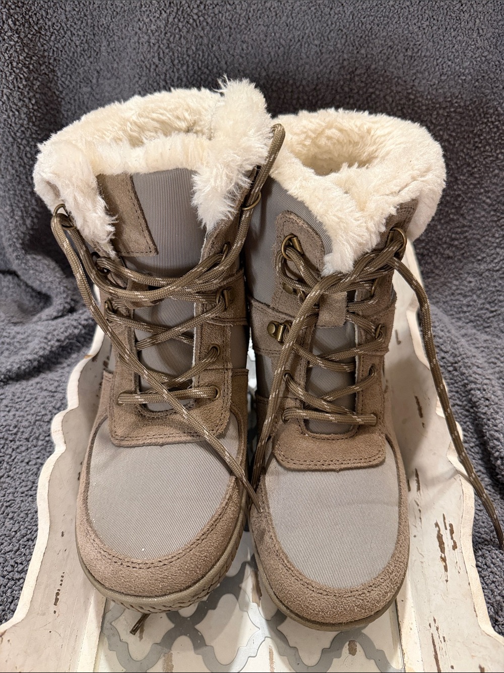 Women's Faux-Fur Lined Taupe Winter Lace-Up Boots Original Weatherproof Vintage